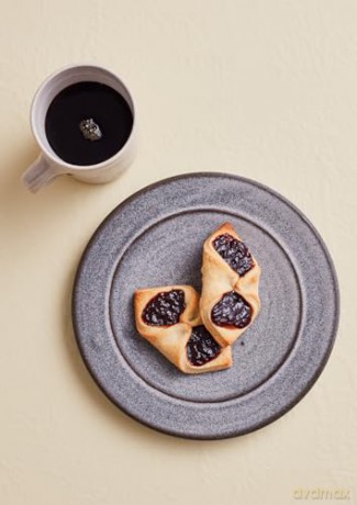Crumbs: Cookies and Sweets from Around the World - Ben Mims [KSIĄŻKA]