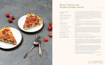 Crust: Essential Sweets and Savories from Victoria's Beloved Bakery - Tom Moore [KSIĄŻKA]