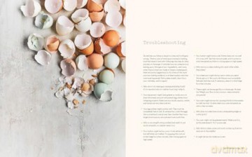 Crust: Essential Sweets and Savories from Victoria's Beloved Bakery - Tom Moore [KSIĄŻKA]