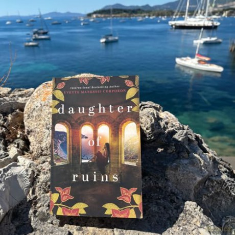 Daughter of Ruins: A Novel - Yvette Manessis Corporon [KSIĄŻKA]