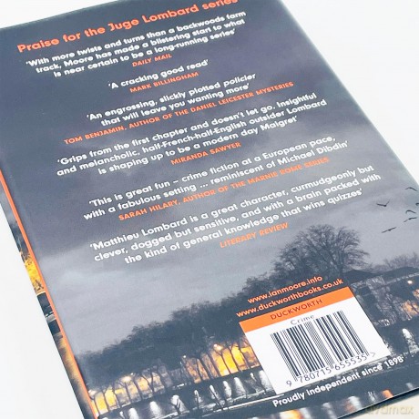 Dead Behind the Eyes: A slickly plotted murder mystery set in France's Loire Valley (A Juge Lombard Mystery 2) - Ian Moore [KSIĄŻKA]