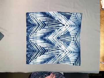 Discover Shibori: Creative Techniques in Natural Indigo Dyeing - Debbie Maddy [KSIĄŻKA]