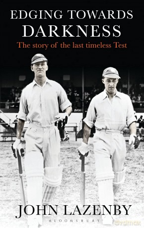 Edging Towards Darkness: The Story of the Last Timeless Test - John Lazenby [KSIĄŻKA]