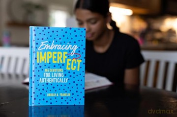 Embracing Imperfect: 365 Devotions for Living Authentically - Lindsay Franklin [KSIĄŻKA]