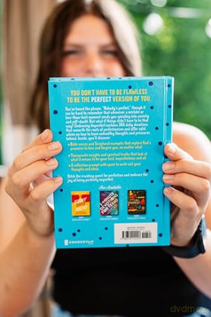 Embracing Imperfect: 365 Devotions for Living Authentically - Lindsay Franklin [KSIĄŻKA]