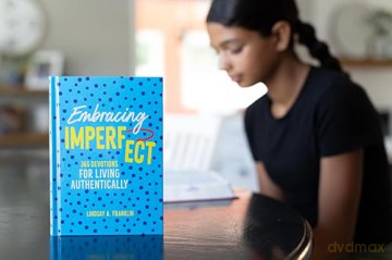 Embracing Imperfect: 365 Devotions for Living Authentically - Lindsay Franklin [KSIĄŻKA]