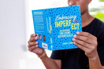 Embracing Imperfect: 365 Devotions for Living Authentically - Lindsay Franklin [KSIĄŻKA]
