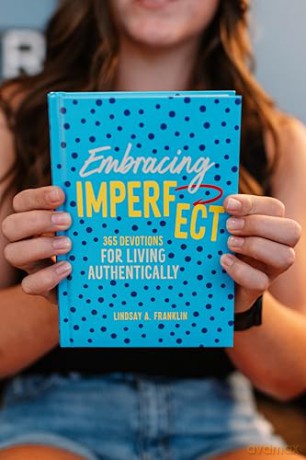 Embracing Imperfect: 365 Devotions for Living Authentically - Lindsay Franklin [KSIĄŻKA]