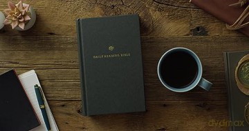 ESV Daily Journey Bible: An Interactive Encounter with God's Word (Sedona Sky Design): An Interactive Encounter with God's Word: A Guided Journey Through God's Word (Hardcover) - Crossway [KSIĄŻKA]