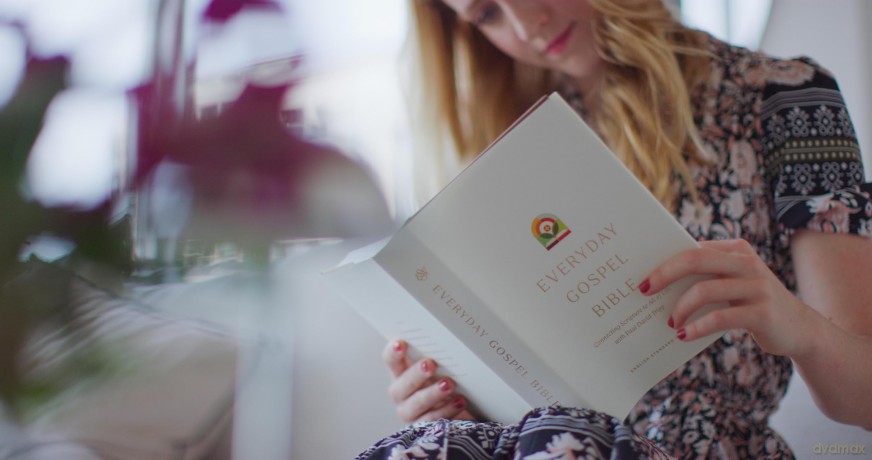 ESV Everyday Gospel Bible: Connecting Scripture to All of Life (Hardcover) [KSIĄŻKA]