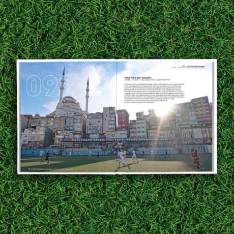 European Football's Greatest Grounds: A Photographic Collection of Europe's Most Breathtaking Football Venues: One Hundred Must-See Football Venues - Leon Gladwell [KSIĄŻKA]