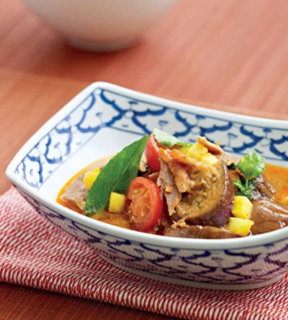 Everyday Thai Cooking: Quick and Easy Family Style Recipes - Katie Chin [KSIĄŻKA]