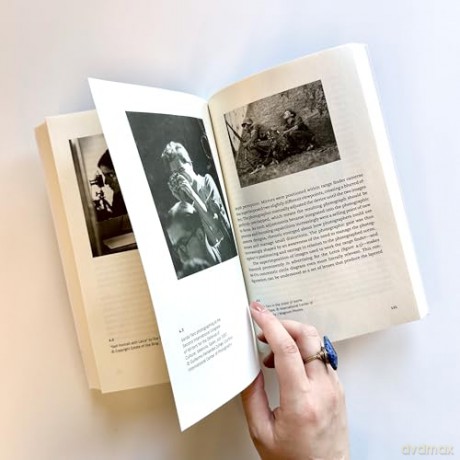 Glitchy Vision: A Feminist History of the Social Photo - Amanda K. Greene [KSIĄŻKA]