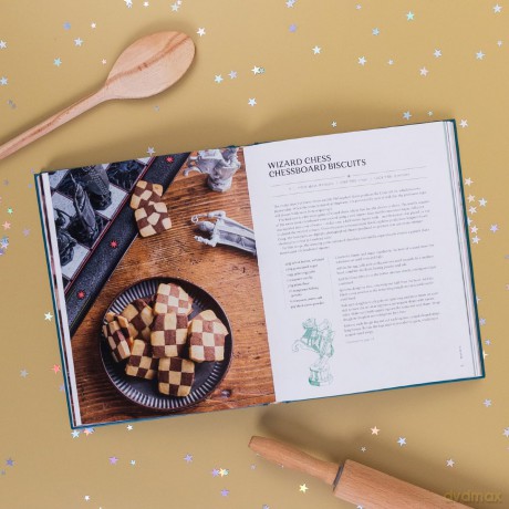 Harry Potter Official Wizarding World Cookbook (Official Harry Potter Cookbooks) - Veronica Hinke [KSIĄŻKA]