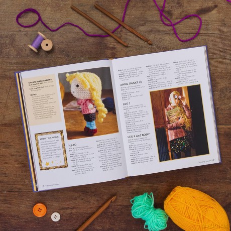 Harry Potter: Official Book of Crochet Amigurumi - Jody Revenson [KSIĄŻKA]