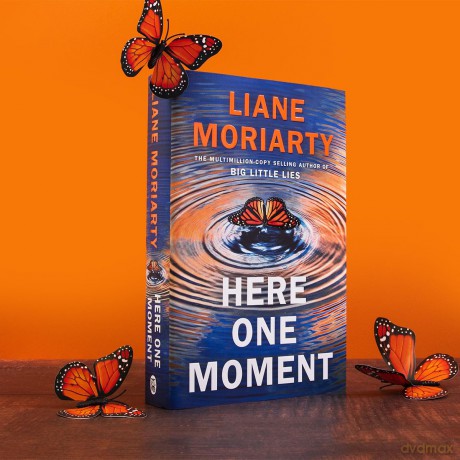 Here One Moment: The highly anticipated new novel from the internationally bestselling author of Big Little Lies - Liane Moriarty [KSIĄŻKA]