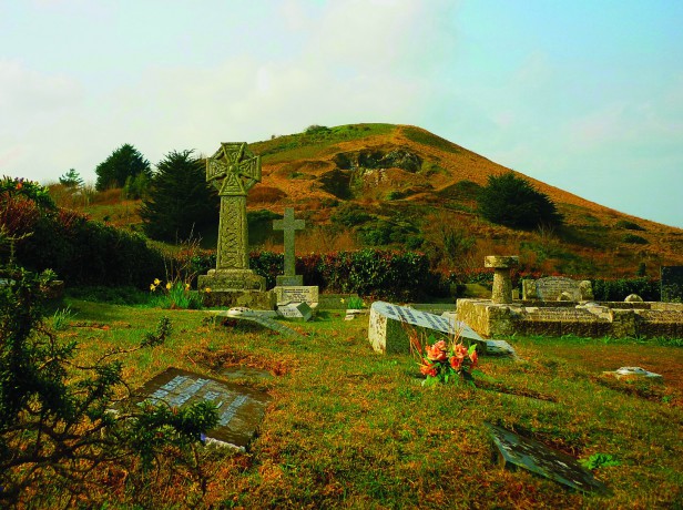 Hidden Landscapes of the South West Coast Path: Walk-Explore-Discover - Ruth Luckhurst [KSIĄŻKA]