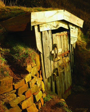 Hidden Landscapes of the South West Coast Path: Walk-Explore-Discover - Ruth Luckhurst [KSIĄŻKA]