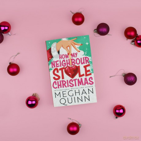 How My Neighbour Stole Christmas: A incredibly steamy, hilarious, forced proximity, small town festive romantic comedy about fake-dating your neighbor - Meghan Quinn [KSIĄŻKA]