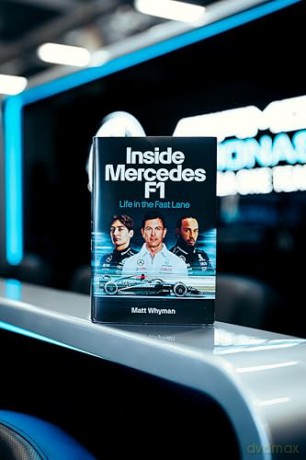 Inside Mercedes F1: The exclusive, must-read story of one of the most successful Formula 1 Teams - Matt Whyman [KSIĄŻKA]