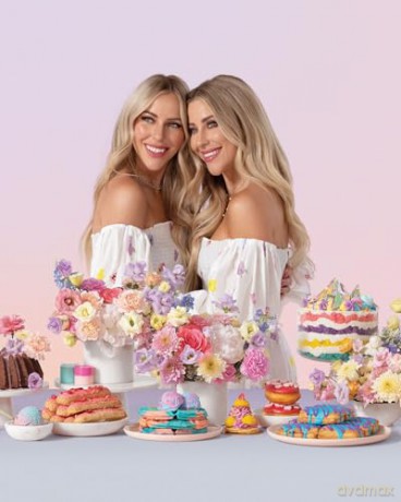 Jenna Rae Cakes at Home: Our Favourite Recipes to Enjoy with Family and Friends - Ashley Kosowan [KSIĄŻKA]