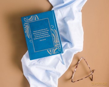 Jesus Calling -NEW- Commemorative Edition: Enjoying Peace in His Presence (A 365-Day Devotional, Includes 12 NEW Bonus Devotions and 12 Letters from the Author) - Sarah Young [KSIĄŻKA]