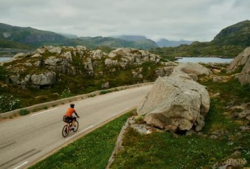 Kinfolk Journeys: Kinfolk Adventures - John Burns [KSIĄŻKA]