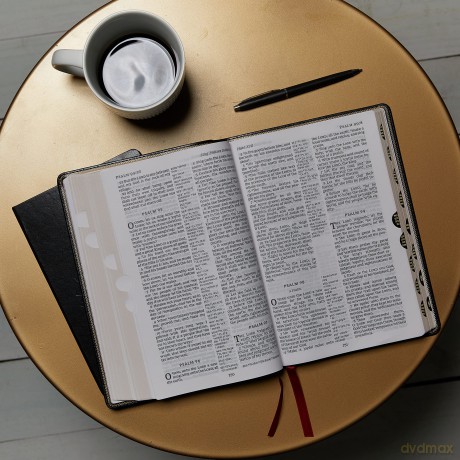 KJV Holy Bible: Giant Print with 53,000 Cross References, Deluxe Black Leathersoft, Red Letter, Comfort Print (Thumb Indexed): King James Version: Holy Bible, King James Version - Thomas Nelson [KSIĄŻKA]