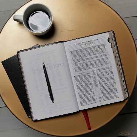 KJV Holy Bible: Giant Print with 53,000 Cross References, Deluxe Black Leathersoft, Red Letter, Comfort Print (Thumb Indexed): King James Version: Holy Bible, King James Version - Thomas Nelson [KSIĄŻKA]