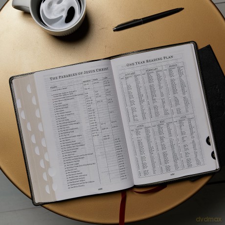 KJV Holy Bible: Giant Print with 53,000 Cross References, Deluxe Black Leathersoft, Red Letter, Comfort Print (Thumb Indexed): King James Version: Holy Bible, King James Version - Thomas Nelson [KSIĄŻKA]