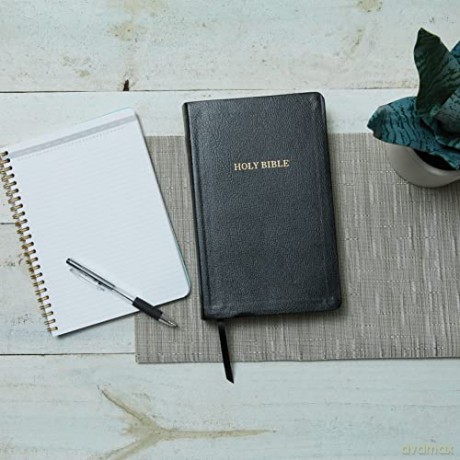 KJV Holy Bible: Personal Size Giant Print with 43,000 Cross References, Black Bonded Leather, Red Letter, Comfort Print: King James Version: Holy Bible, King James Version - Thomas Nelson [KSIĄŻKA]