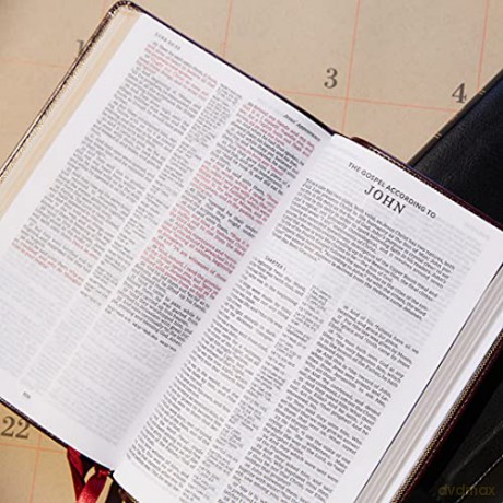 KJV Holy Bible: Thinline with Cross References, Black Bonded Leather, Red Letter, Comfort Print: King James Version - Thomas Nelson [KSIĄŻKA]