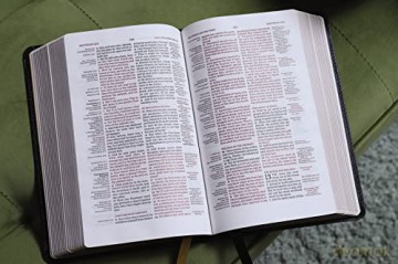 KJV, Thompson Chain-Reference Bible, Handy Size, European Bonded Leather, Black, Red Letter, Comfort Print: King James Version, Black, European Bonded Leather, Red Letter - Zondervan [KSIĄŻKA]