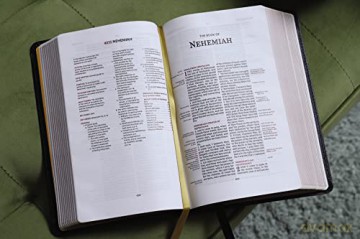 KJV, Thompson Chain-Reference Bible, Handy Size, European Bonded Leather, Black, Red Letter, Comfort Print: King James Version, Black, European Bonded Leather, Red Letter - Zondervan [KSIĄŻKA]