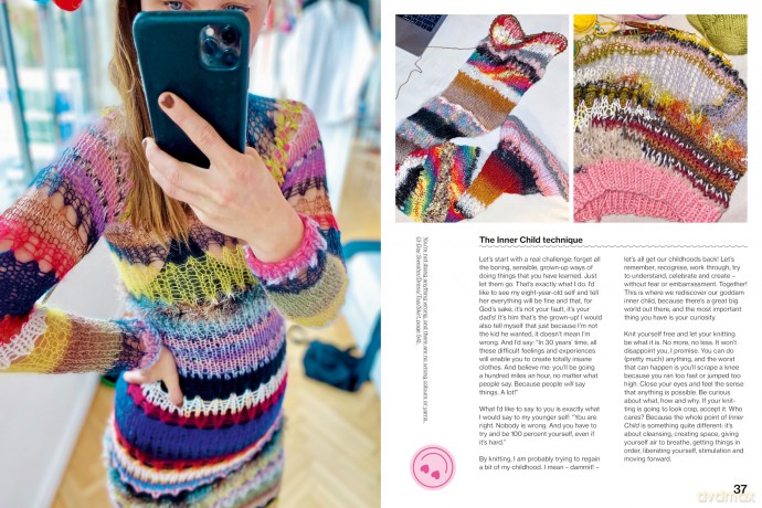 Knit It Out: 12 Knitting Patterns with More Than 30 Variations - Laerke Bagger [KSIĄŻKA]