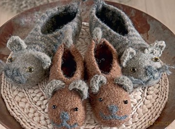 Knitting and Felting Slippers: Learn to Make Cute and Cozy Footwear for All Ages - Sabine Abel [KSIĄŻKA]