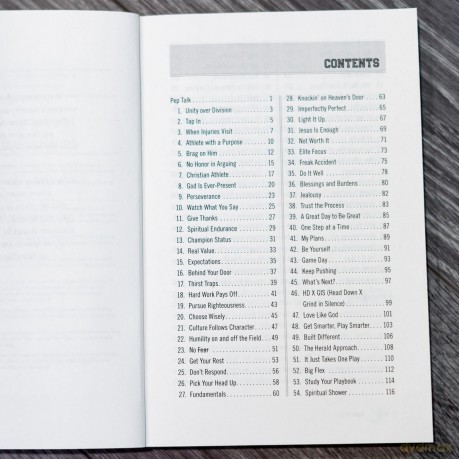 Lead with Faith, Play with Purpose: A 100-Day Devotional for Athletes - Andy Dooley [KSIĄŻKA]