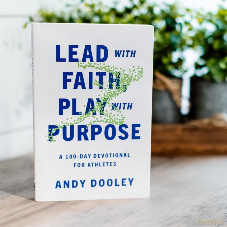 Lead with Faith, Play with Purpose: A 100-Day Devotional for Athletes - Andy Dooley [KSIĄŻKA]