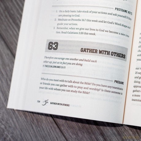 Lead with Faith, Play with Purpose: A 100-Day Devotional for Athletes - Andy Dooley [KSIĄŻKA]