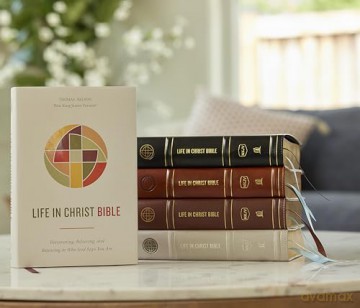Life in Christ Bible: Discovering, Believing, and Rejoicing in Who God Says You Are (NKJV, Brown Leathersoft, Red Letter, Comfort Print) - Thomas Nelson [KSIĄŻKA]