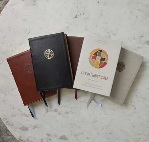 Life in Christ Bible: Discovering, Believing, and Rejoicing in Who God Says You Are (NKJV, Cream Leathersoft, Red Letter, Comfort Print) - Thomas Nelson [KSIĄŻKA]