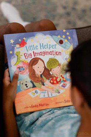 Little Helper, Big Imagination - Emily Morrow [KSIĄŻKA]