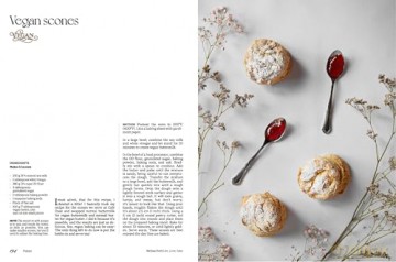 Live, Love, Bake: New and Classic Italian, English, and French Recipes for Cakes, Cookies and Other Desserts - Melissa Forti [KSIĄŻKA]