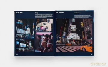 Midnight Moment: A Decade of Artists in Times Square - Jean Cooney [KSIĄŻKA]