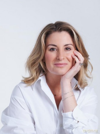 MOTHERKIND HB+: Become the happiest, most confident mum in 2024 with the new Sunday Times best-selling book from host of the hit podcast - Zoe Blaskey [KSIĄŻKA]