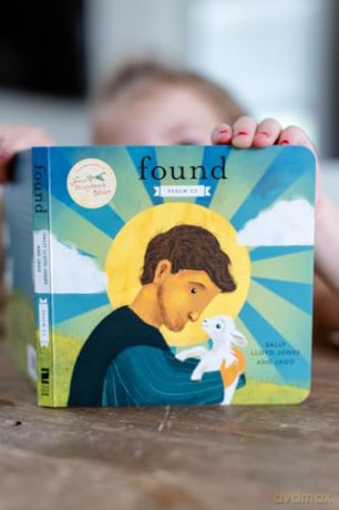 My Little Library of God's Great Love: Loved, Found, Near, Known - Lloyd Jones Sally [KSIĄŻKA]