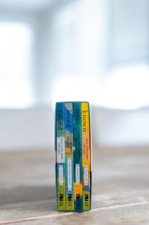 My Little Library of God's Great Love: Loved, Found, Near, Known - Lloyd Jones Sally [KSIĄŻKA]
