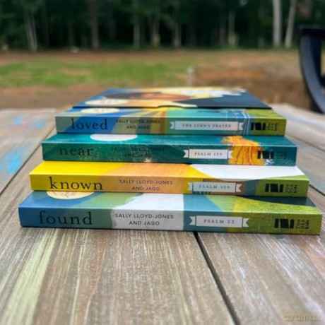 My Little Library of God's Great Love: Loved, Found, Near, Known - Lloyd Jones Sally [KSIĄŻKA]