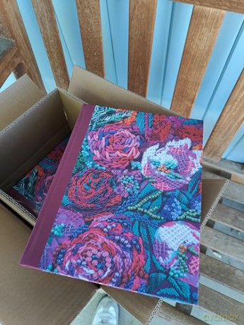Needles Out: Boho Embroidery: Mixed Media Techniques - Nichole Vogelsinger [KSIĄŻKA]