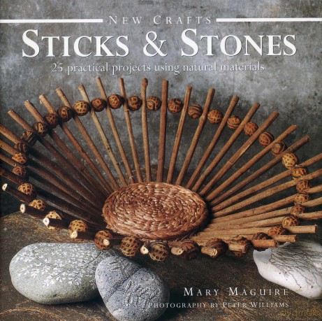 New Crafts: Sticks and Stones: 25 Practical Projects Using Natural Materials - Mary Maguire [KSIĄŻKA]
